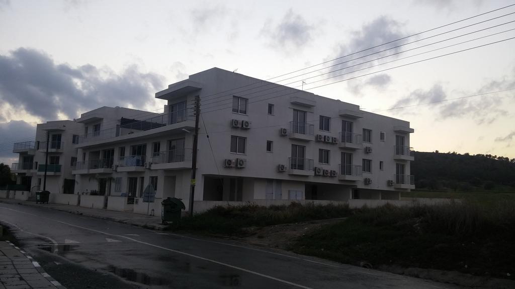 Palms Resort Apartments Alethriko Eksteriør billede