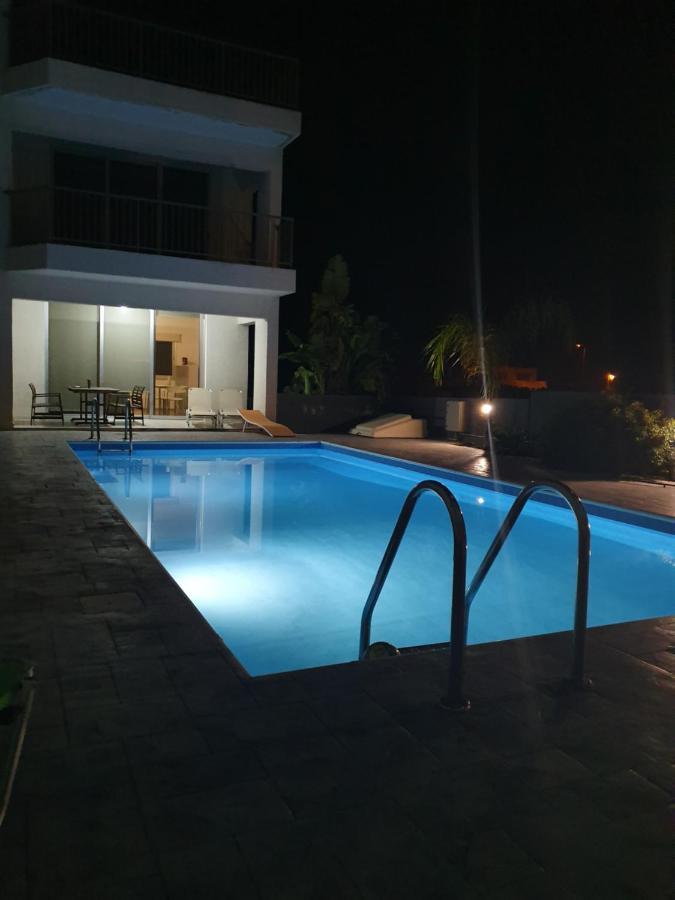 Palms Resort Apartments Alethriko Eksteriør billede